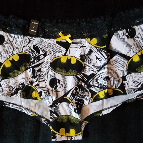 NEW Torrid Batman comic and logo-sz 1 - Picture 1 of 4